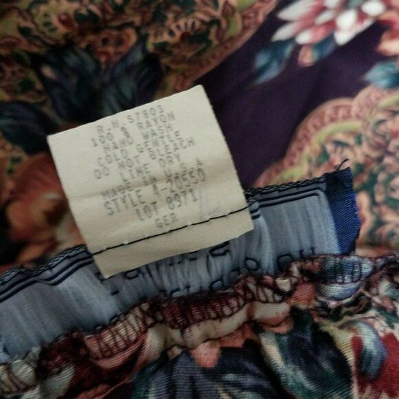 VINTAGE Norton McNaughton Pleated Skirt And Blouse With Floral Design 8P Petite - Picture 9 of 11